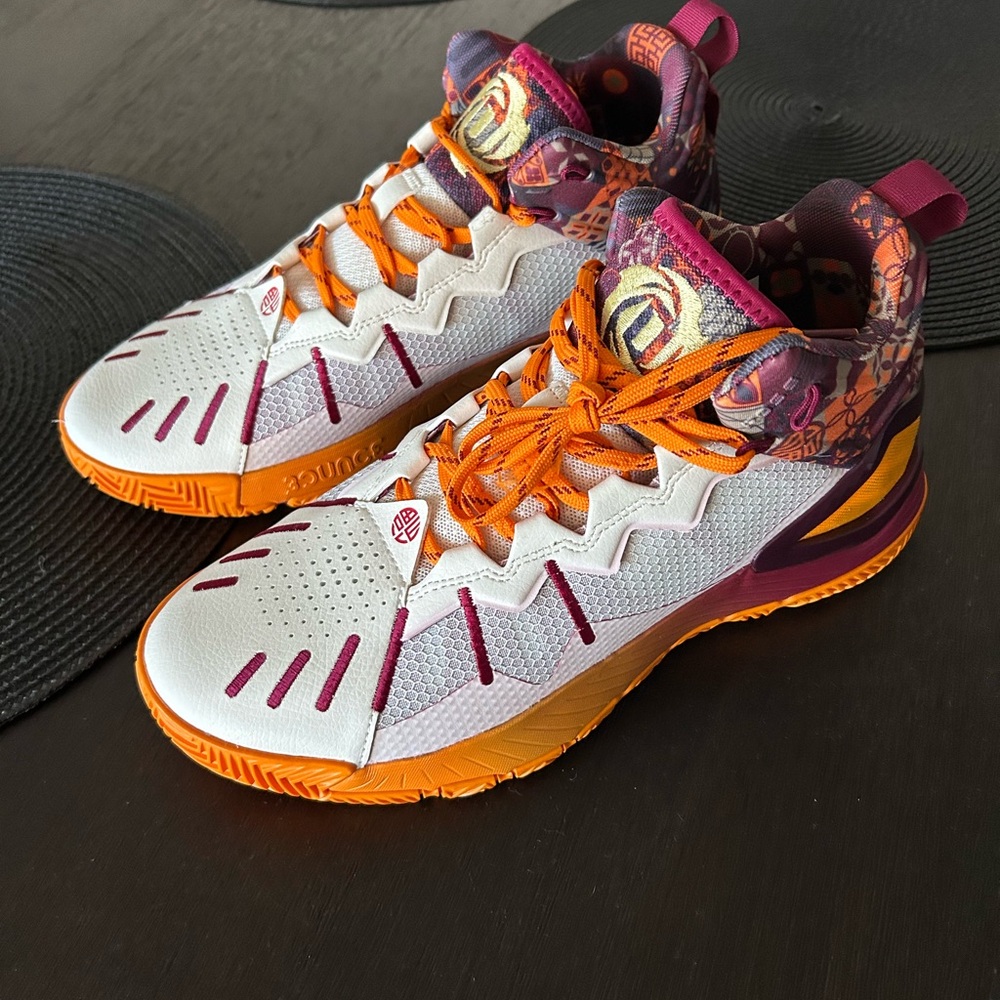 adidas D Rose Son of Chi
White Bold Orange